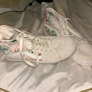Floral High-Top ladies fans, floor, tennis shoes size 8/2